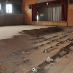 海岸から数百㍍も離れていない浪江町請戸地区の小学校。津波が一階全体を浸水。体育館の様子。2016年5月２５日